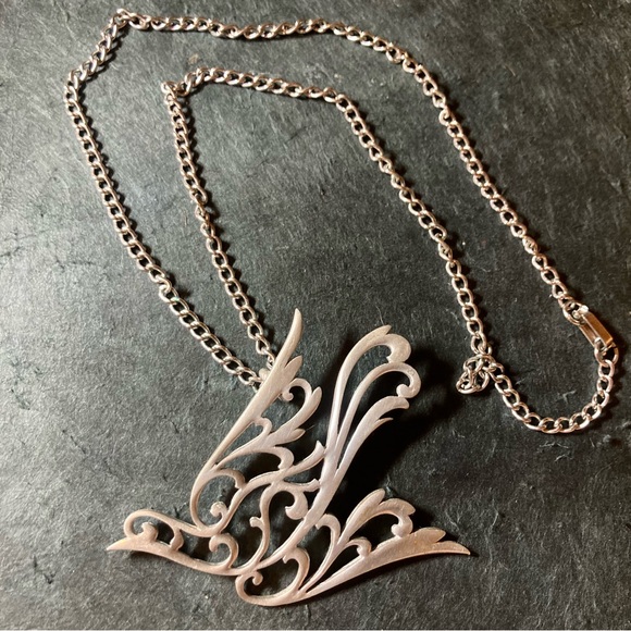 Large pewter bird pendant necklace on long chain - Reed and Barton - Picture 1 of 4